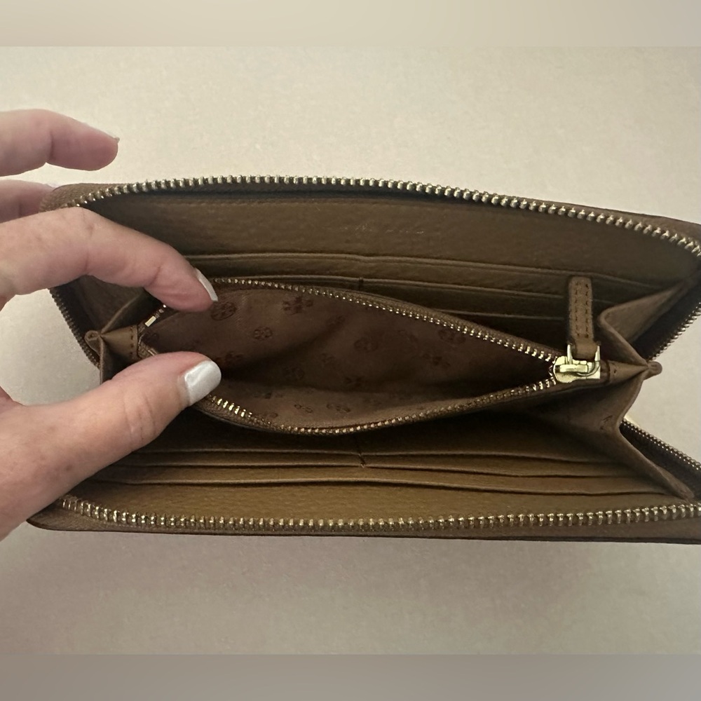 Tory Burch Robinson Pebbled Leather Zip Around Wallet - Picture 6 of 8